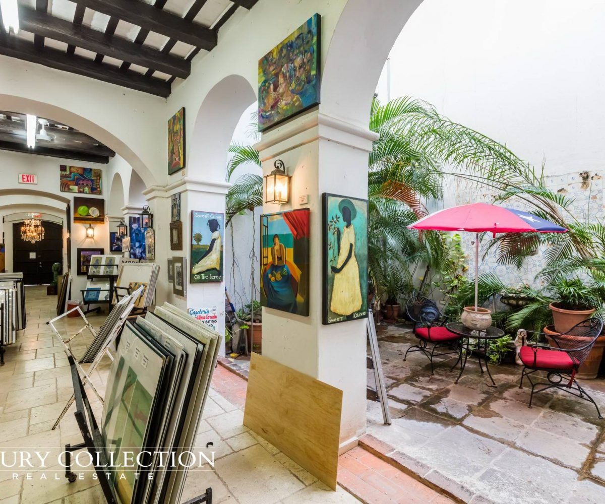 Commercial Residence in old san juan columns and paintings