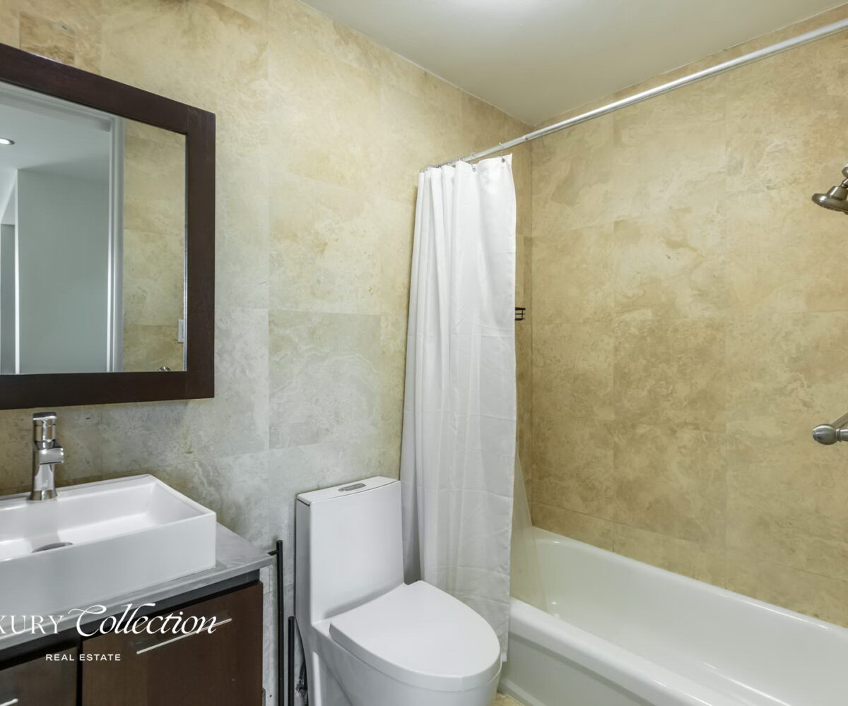 Wilson Condado Plaza penthouse for rent with an open terrace and panoramic views. Two bedrooms, two bathrooms and a roof top terrace.