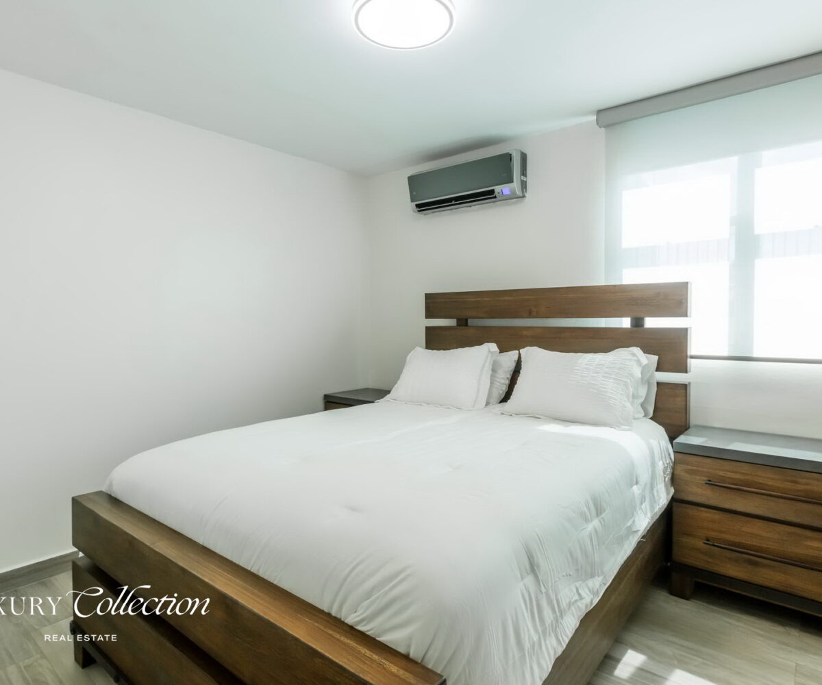 Wilson Condado Plaza penthouse for rent with an open terrace and panoramic views. Two bedrooms, two bathrooms and a roof top terrace.