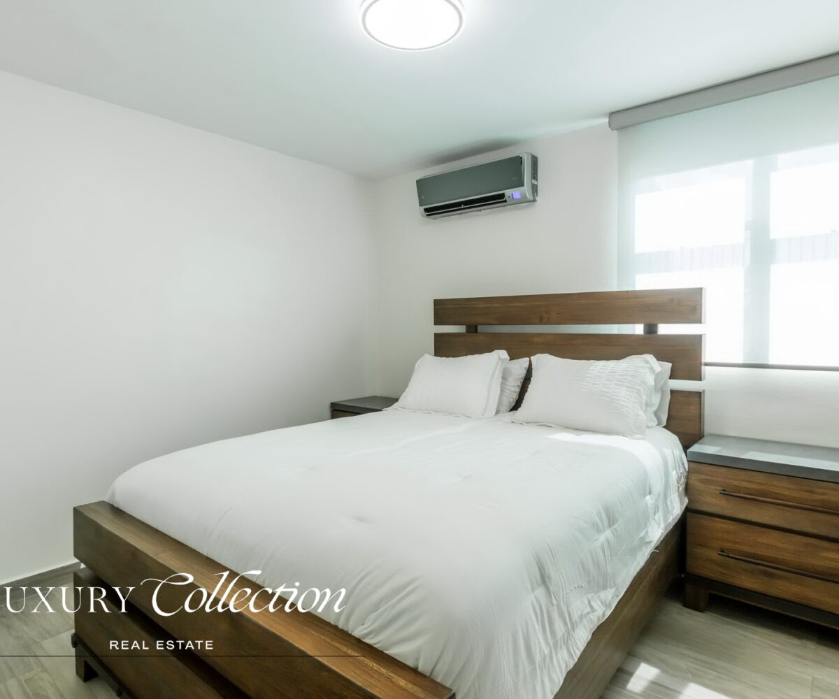 Wilson Condado Plaza penthouse for rent with an open terrace and panoramic views. Two bedrooms, two bathrooms and a roof top terrace.