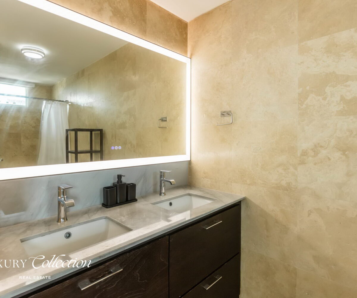 Wilson Condado Plaza penthouse for rent with an open terrace and panoramic views. Two bedrooms, two bathrooms and a roof top terrace.