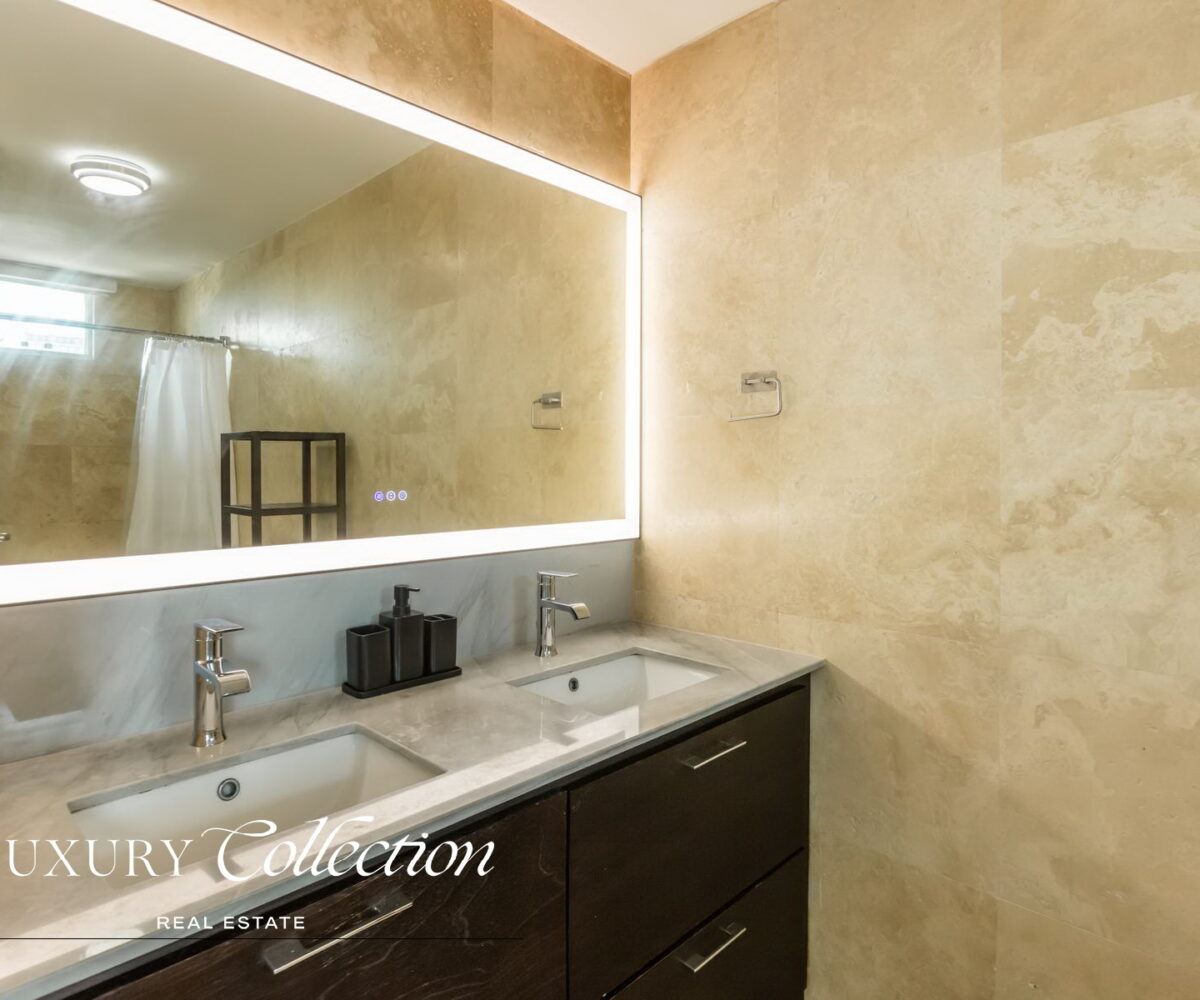Wilson Condado Plaza penthouse for rent with an open terrace and panoramic views. Two bedrooms, two bathrooms and a roof top terrace.