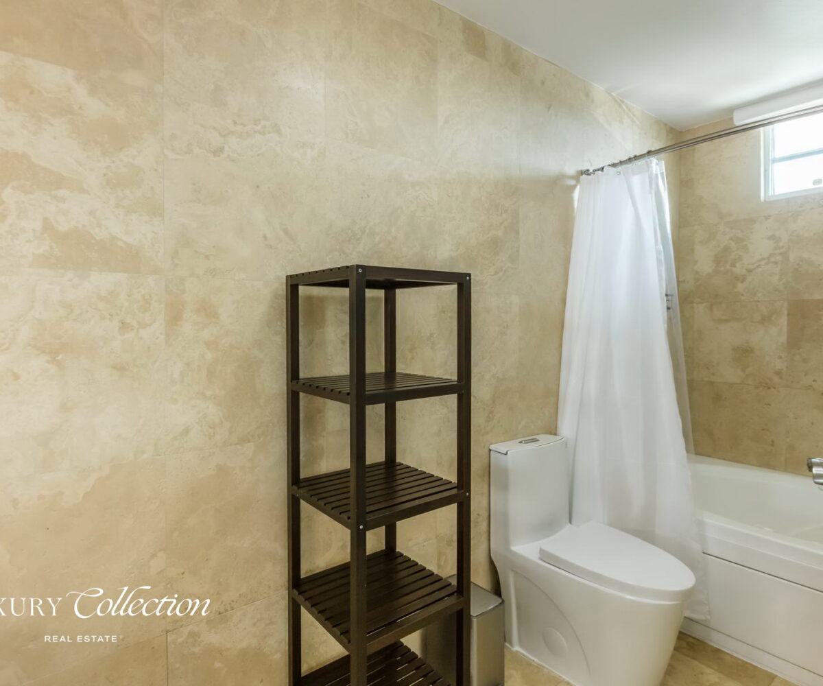 Wilson Condado Plaza penthouse for rent with an open terrace and panoramic views. Two bedrooms, two bathrooms and a roof top terrace.