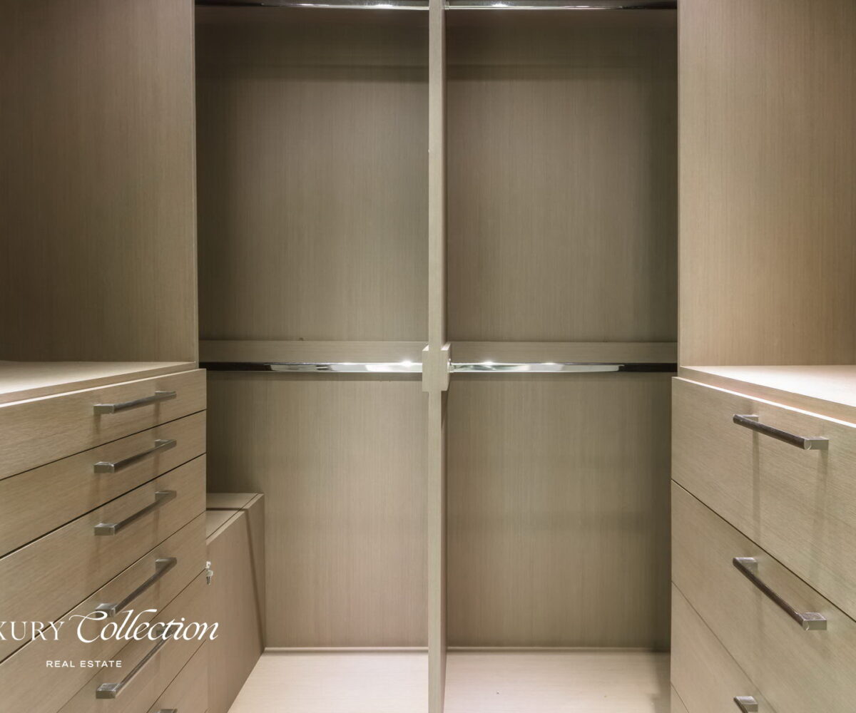 Wilson Condado Plaza penthouse for rent with an open terrace and panoramic views. Two bedrooms, two bathrooms and a roof top terrace.