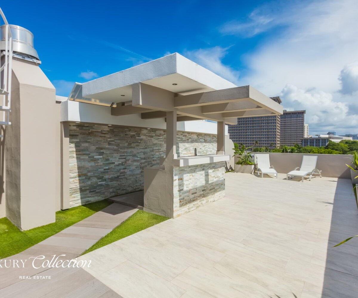 Wilson Condado Plaza penthouse for rent with an open terrace and panoramic views. Two bedrooms, two bathrooms and a roof top terrace.