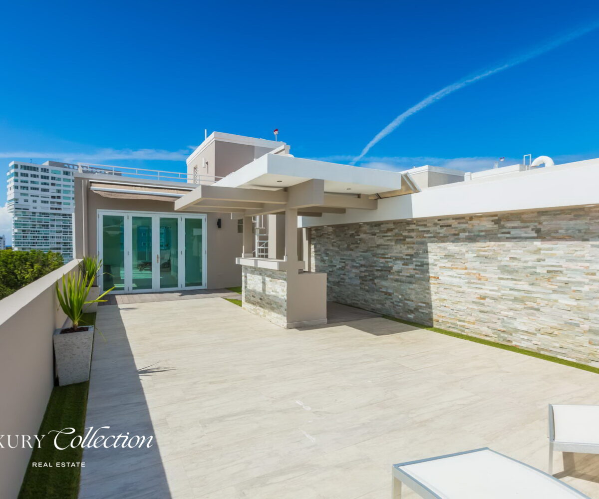 Wilson Condado Plaza penthouse for rent with an open terrace and panoramic views. Two bedrooms, two bathrooms and a roof top terrace.