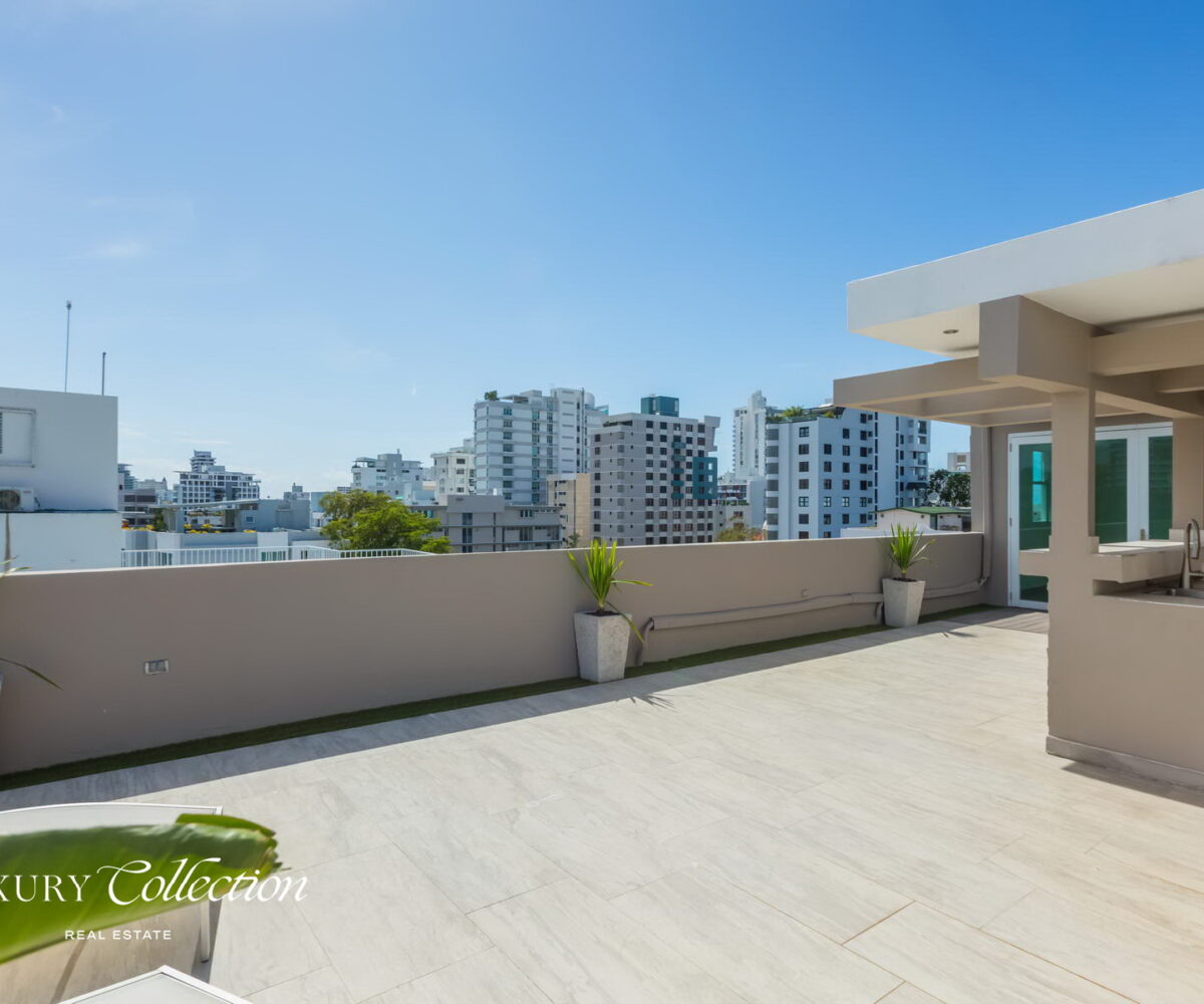 Wilson Condado Plaza penthouse for rent with an open terrace and panoramic views. Two bedrooms, two bathrooms and a roof top terrace.