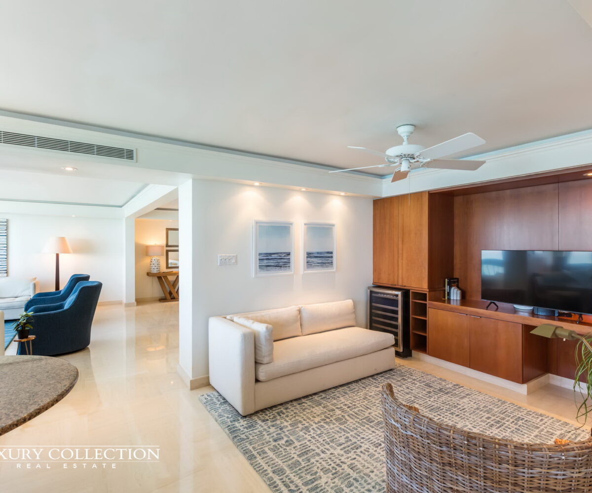 Villas del Mar Isla Verde Beachfront Penthouse, 4 bedrooms containing 2 master suites, a coastal style kitchen, family room and 3 parking spaces. Luxury Collection Real Estate Puerto Rico