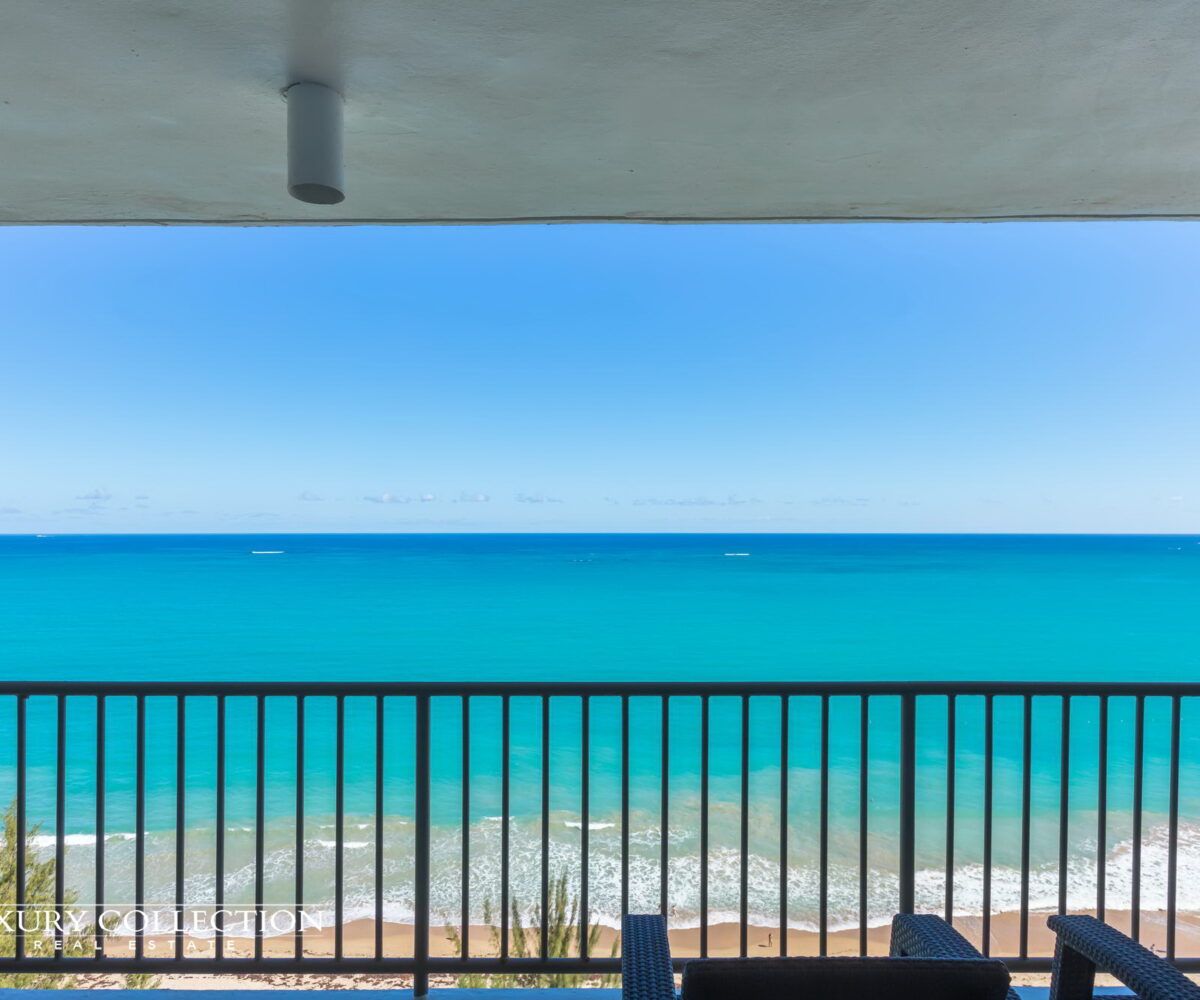Villas del Mar Isla Verde Beachfront Penthouse, 4 bedrooms containing 2 master suites, a coastal style kitchen, family room and 3 parking spaces. Luxury Collection Real Estate Puerto Rico