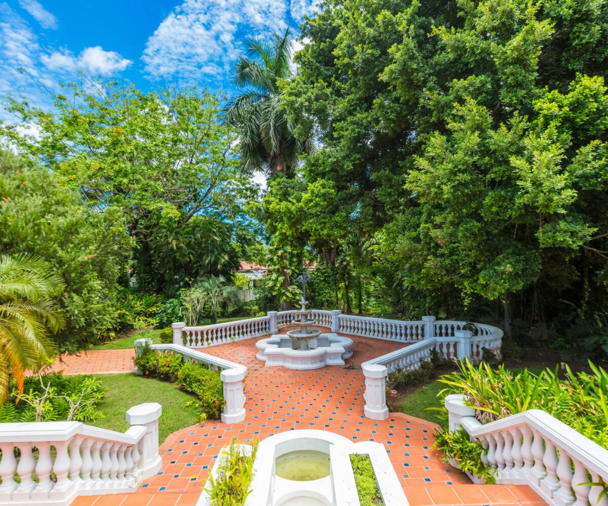 San Patricio Estates home in Guaynabo for sale with 9,310 sq. ft. of gross area and is situated on 1.3 acres lot. 6 bedrooms, 7.5 bathrooms. luxury collection real estate puerto rico