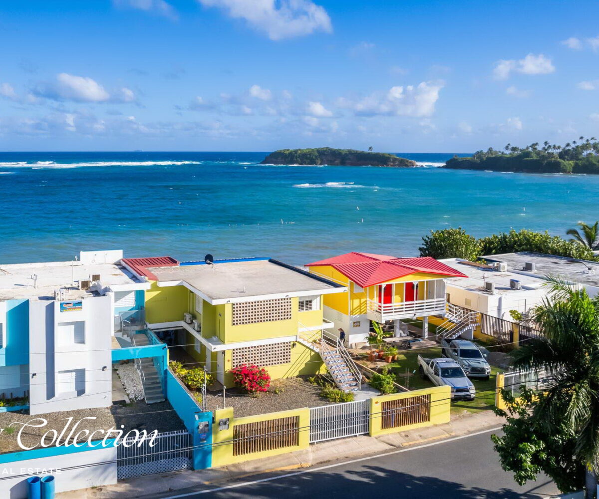 Salt House, beachfront house at Cerro Gordo for sale, Vega Alta, Puerto Rico. This 5 bedroom, 5 bathroom, with ocean views and beach access.