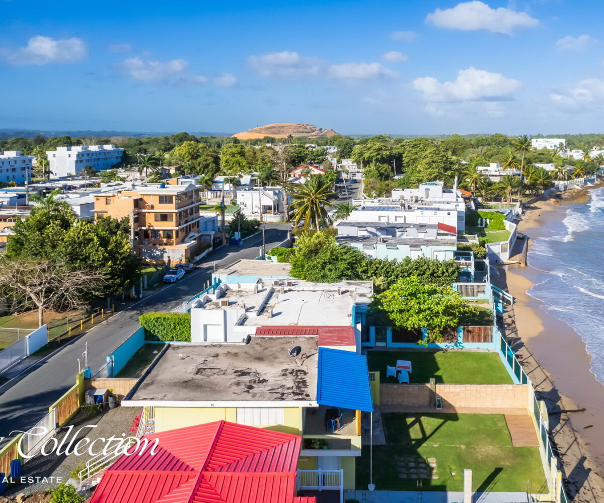 Salt House, beachfront house at Cerro Gordo for sale, Vega Alta, Puerto Rico. This 5 bedroom, 5 bathroom, with ocean views and beach access.