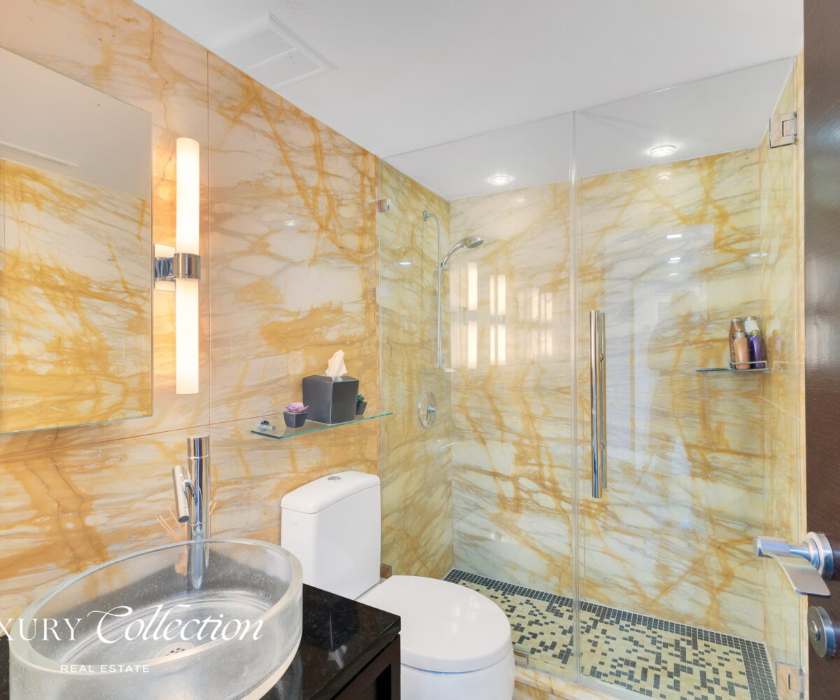 2-level penthouse located at boutique condominium Luchetti 1403 in Condado Puerto Rico. 3 Bedrooms convertibles to 4, 3 Bath, 4 Parkings.