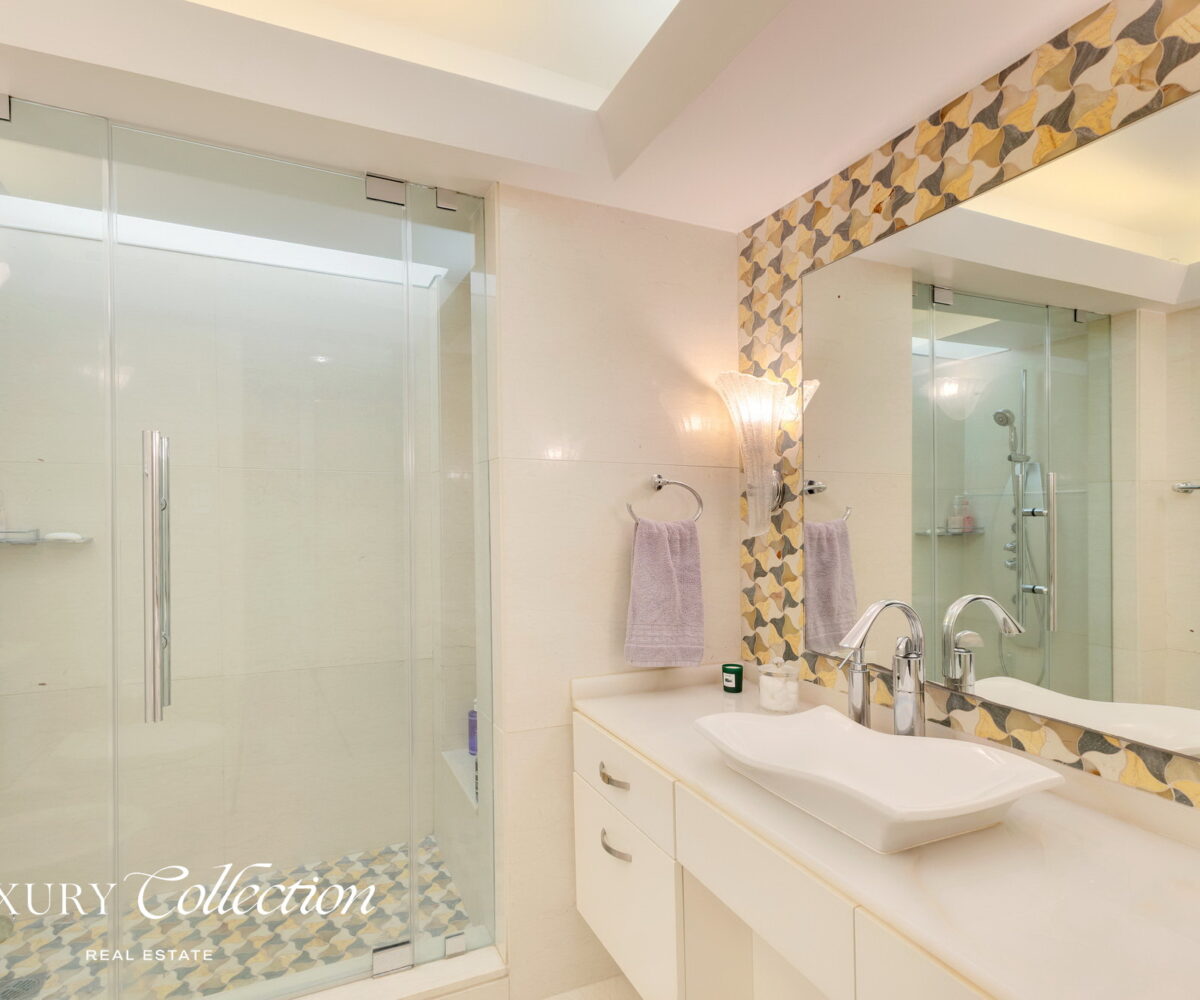 2-level penthouse located at boutique condominium Luchetti 1403 in Condado Puerto Rico. 3 Bedrooms convertibles to 4, 3 Bath, 4 Parkings.