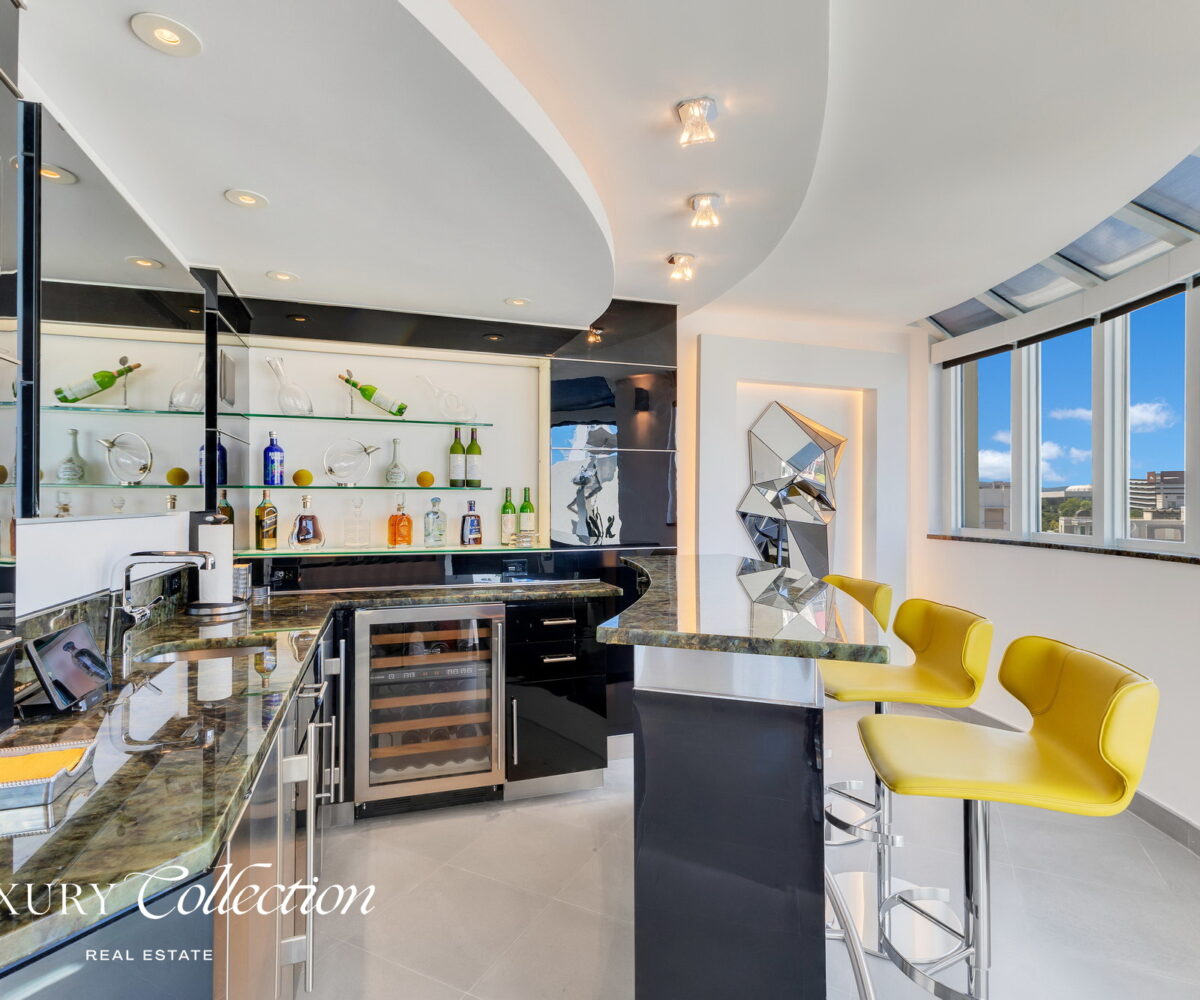 2-level penthouse located at boutique condominium Luchetti 1403 in Condado Puerto Rico. 3 Bedrooms convertibles to 4, 3 Bath, 4 Parkings.