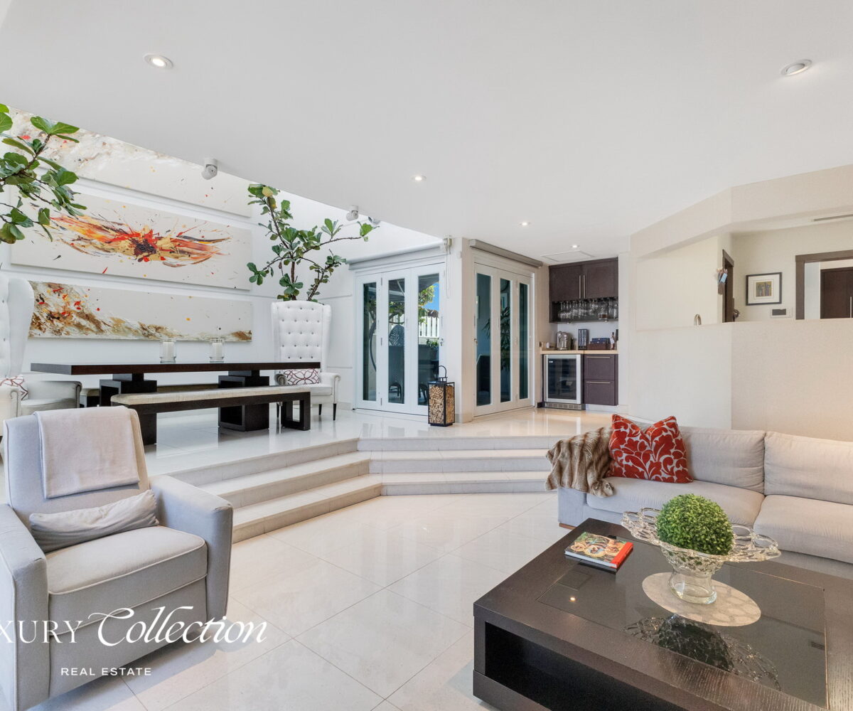 Ocean Park Beach House with 5-bedroom, 4.5-bathroom residence is in the coveted Ocean Park neighborhood, only 100 meters from the beach. luxury collection real estate puerto rico