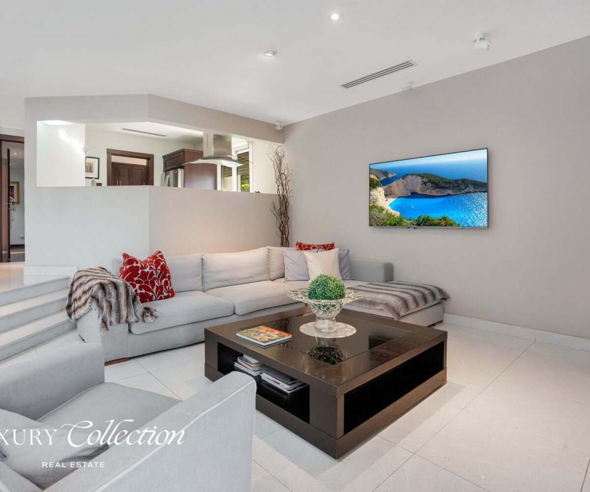 Ocean Park Beach House with 5-bedroom, 4.5-bathroom residence is in the coveted Ocean Park neighborhood, only 100 meters from the beach. luxury collection real estate puerto rico