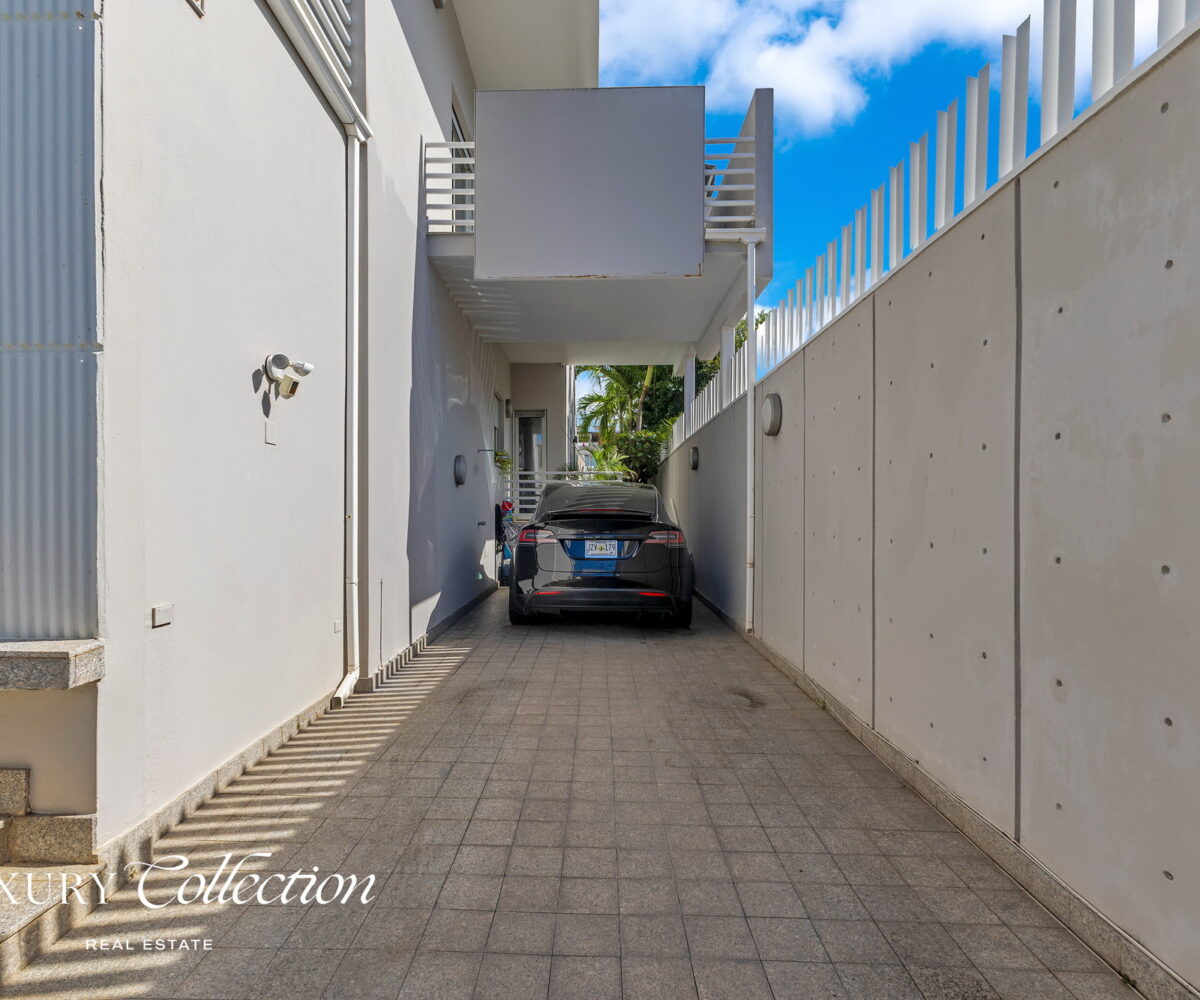Ocean Park Beach House with 5-bedroom, 4.5-bathroom residence is in the coveted Ocean Park neighborhood, only 100 meters from the beach. luxury collection real estate puerto rico