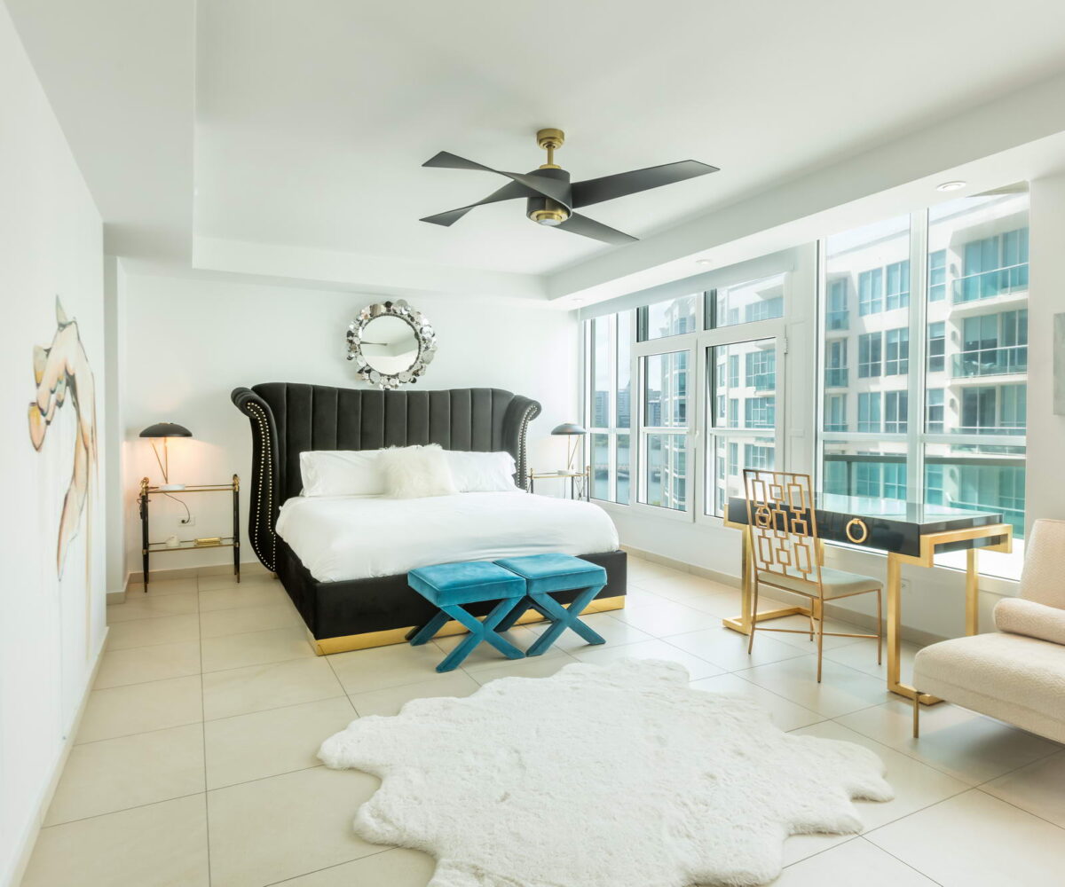 Condo for sale at Bahía Plaza in Condado with ocean view. Turnkey furnished with 2 bedroom 2.5 bathroom and 2 parkings. At Paseo Caribe.