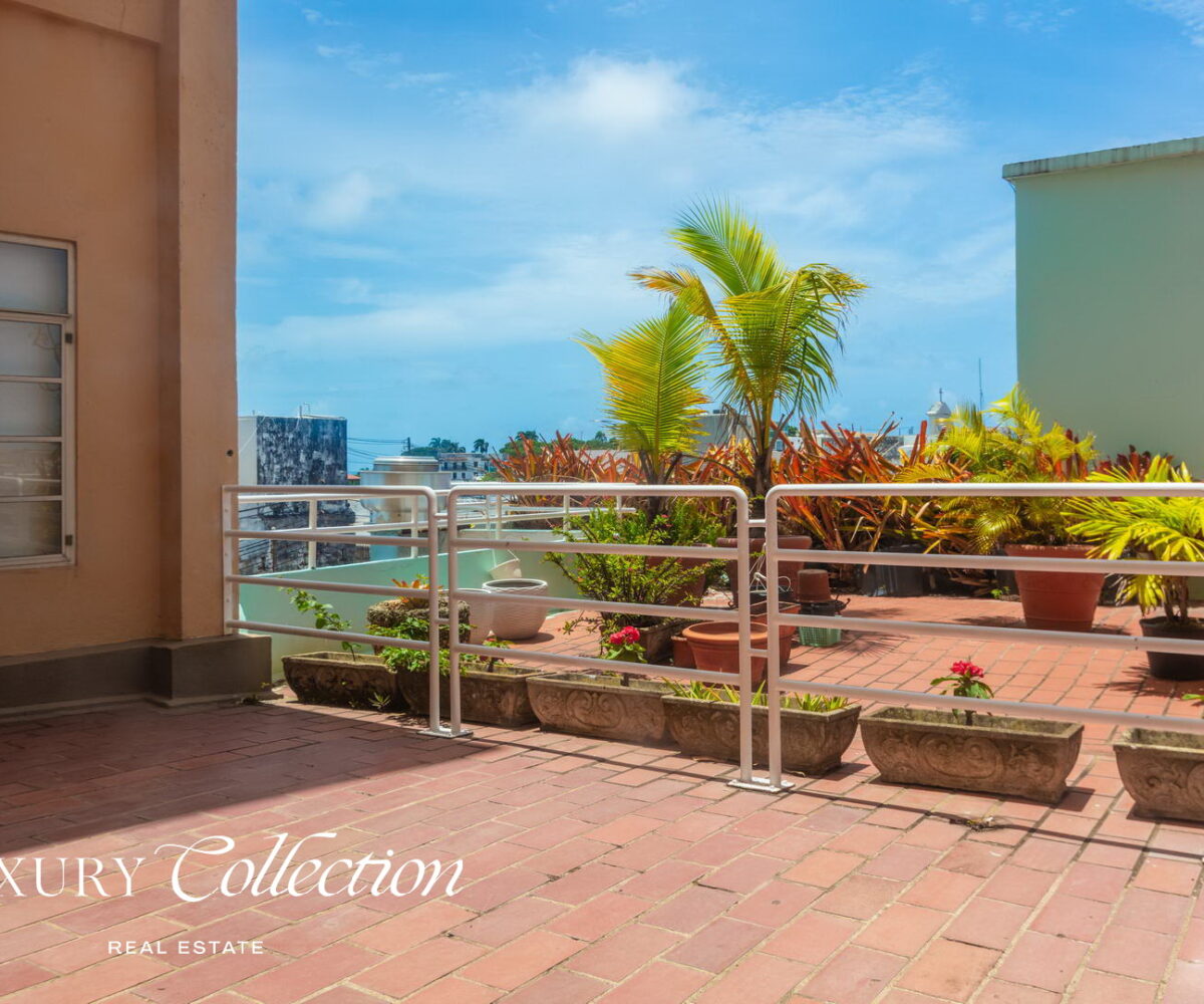 Office space for sale at Old San Juan with bay views offers a rare opportunity to convert into a stunning 3-bedroom, 2-bathroom residence. luxury collection real estate puerto rico