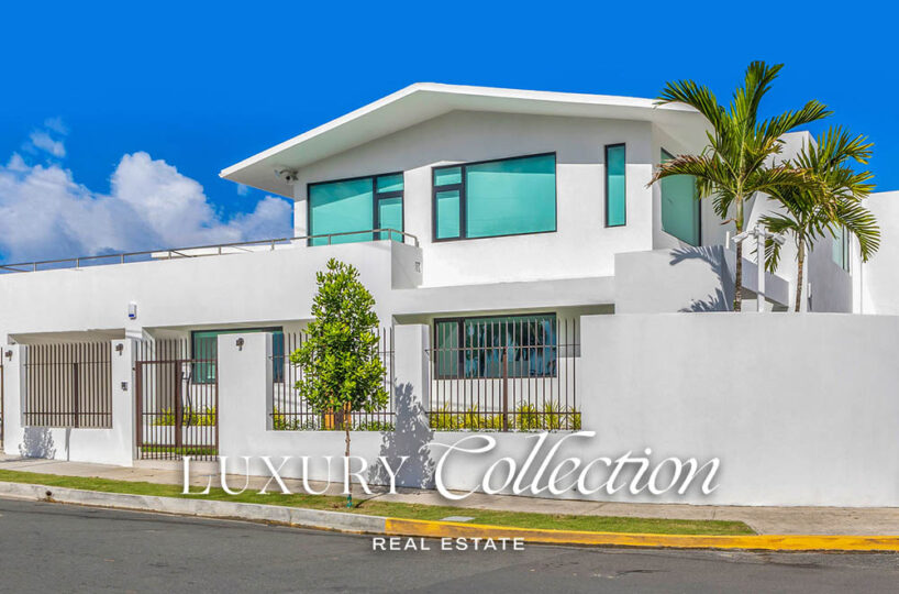 Park Boulevard house for rent next to Ocean Park and Condado, 6 Bedrooms, 4 Bathrooms, with ocean views and next to the beach. luxury collection real estate puerto rico