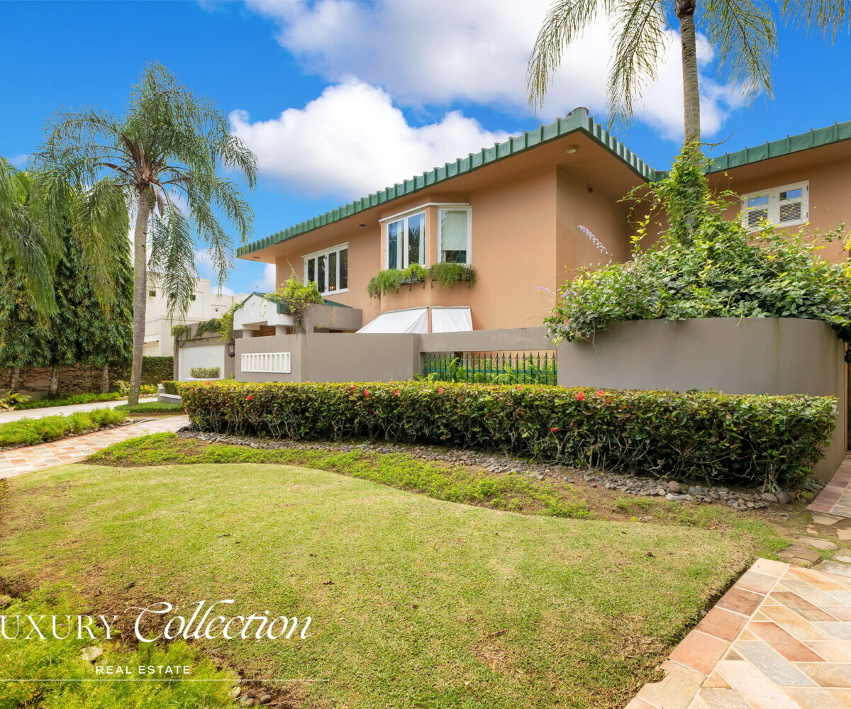 Garden Hills North neighborhood, Guaynabo. Spacious backyard. With 4 beds, 4 baths, 2 car garage. Luxury Collection Real Estate, Puerto Rico.