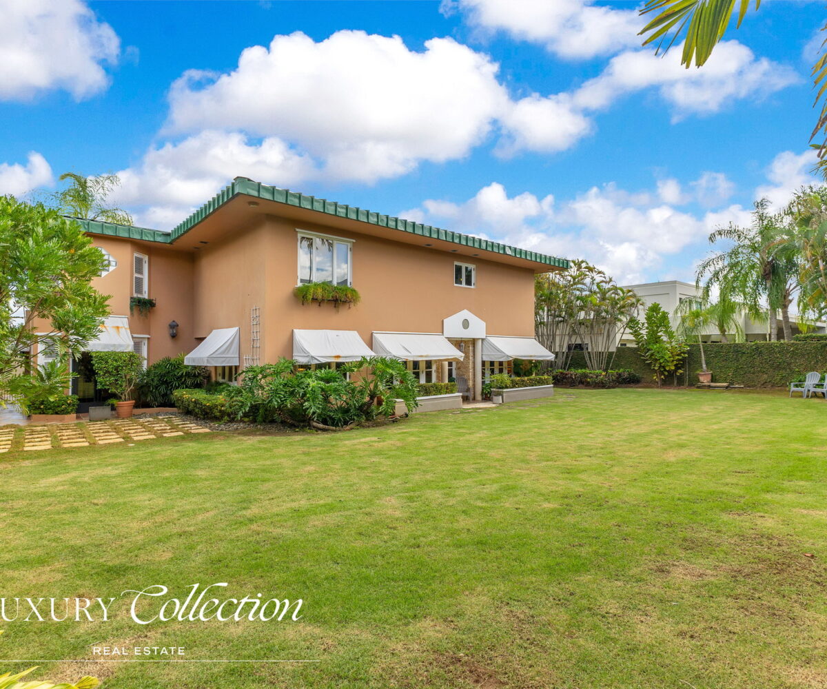 Garden Hills North neighborhood, Guaynabo. Spacious backyard. With 4 beds, 4 baths, 2 car garage. Luxury Collection Real Estate, Puerto Rico.