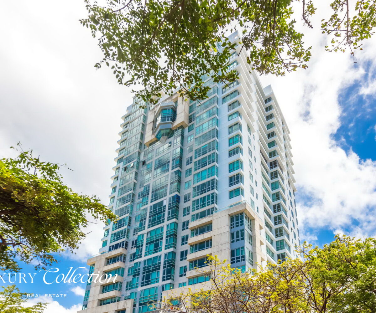 Condominio Atlantis 1604 1,126 Sq. Ft. | 1 Bed | 2 Baths | 2 Parkings Full Power Generator | 24/7 Security | Gym Live elevated in this exceptional 16th-floor residence, offering panoramic east-facing views of the Atlantic Ocean, Condado Lagoon, Luis Muñoz Rivera Park and El Náutico Marina.