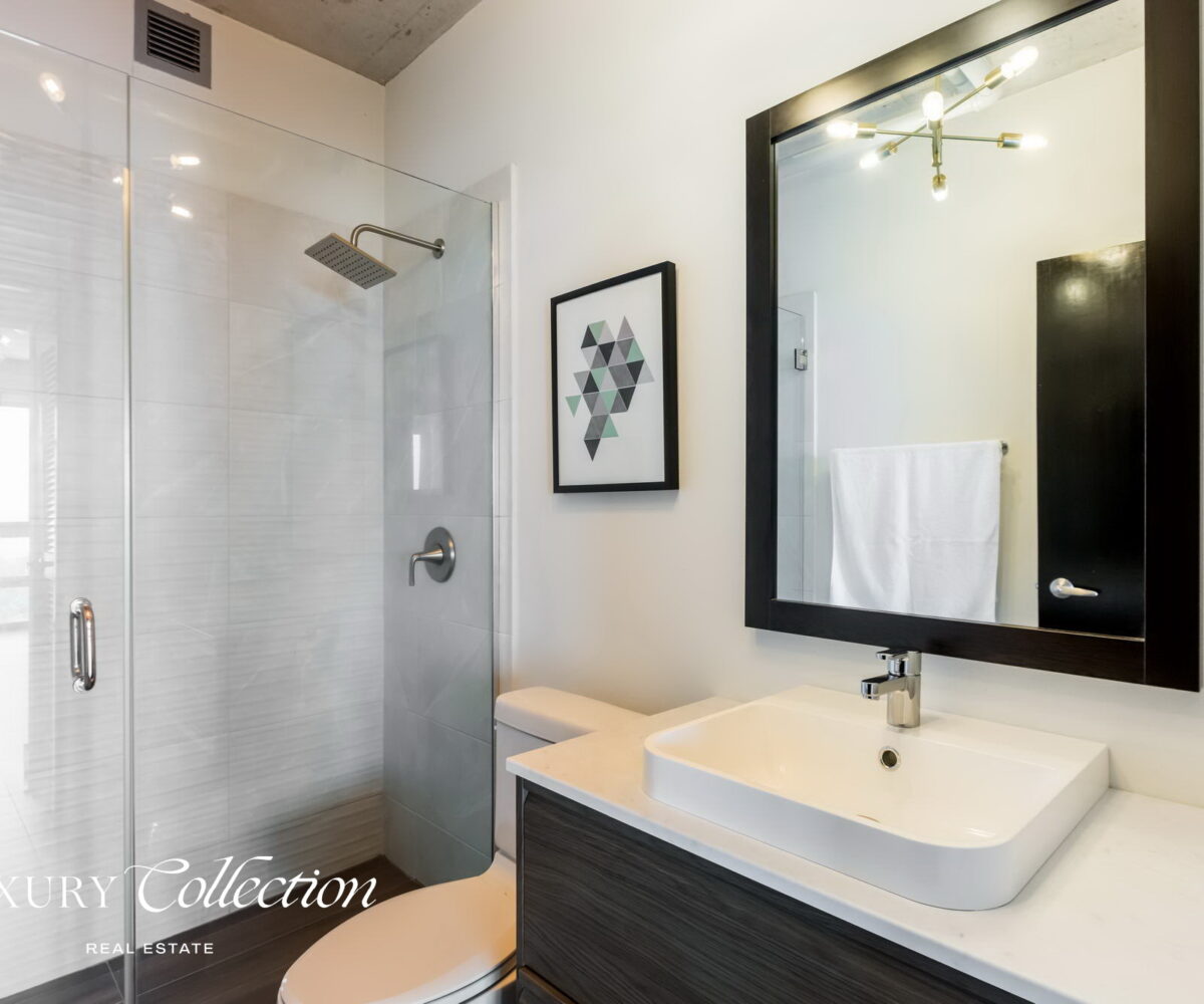 Condominio Atlantis 1604 1,126 Sq. Ft. | 1 Bed | 2 Baths | 2 Parkings Full Power Generator | 24/7 Security | Gym Live elevated in this exceptional 16th-floor residence, offering panoramic east-facing views of the Atlantic Ocean, Condado Lagoon, Luis Muñoz Rivera Park and El Náutico Marina.