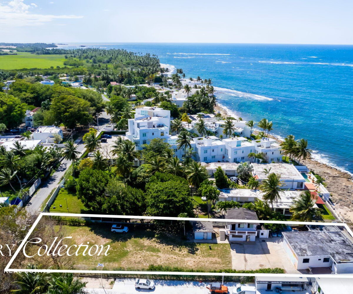 CERRO GORDO oceanfront lot for sale, near coveted Dorado area. One of the largest beachfront lots in the sector, with direct access to the water.