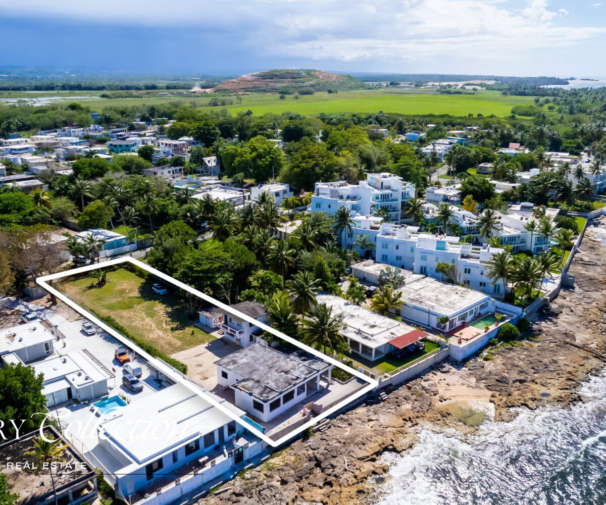 CERRO GORDO oceanfront lot for sale, near coveted Dorado area. One of the largest beachfront lots in the sector, with direct access to the water.