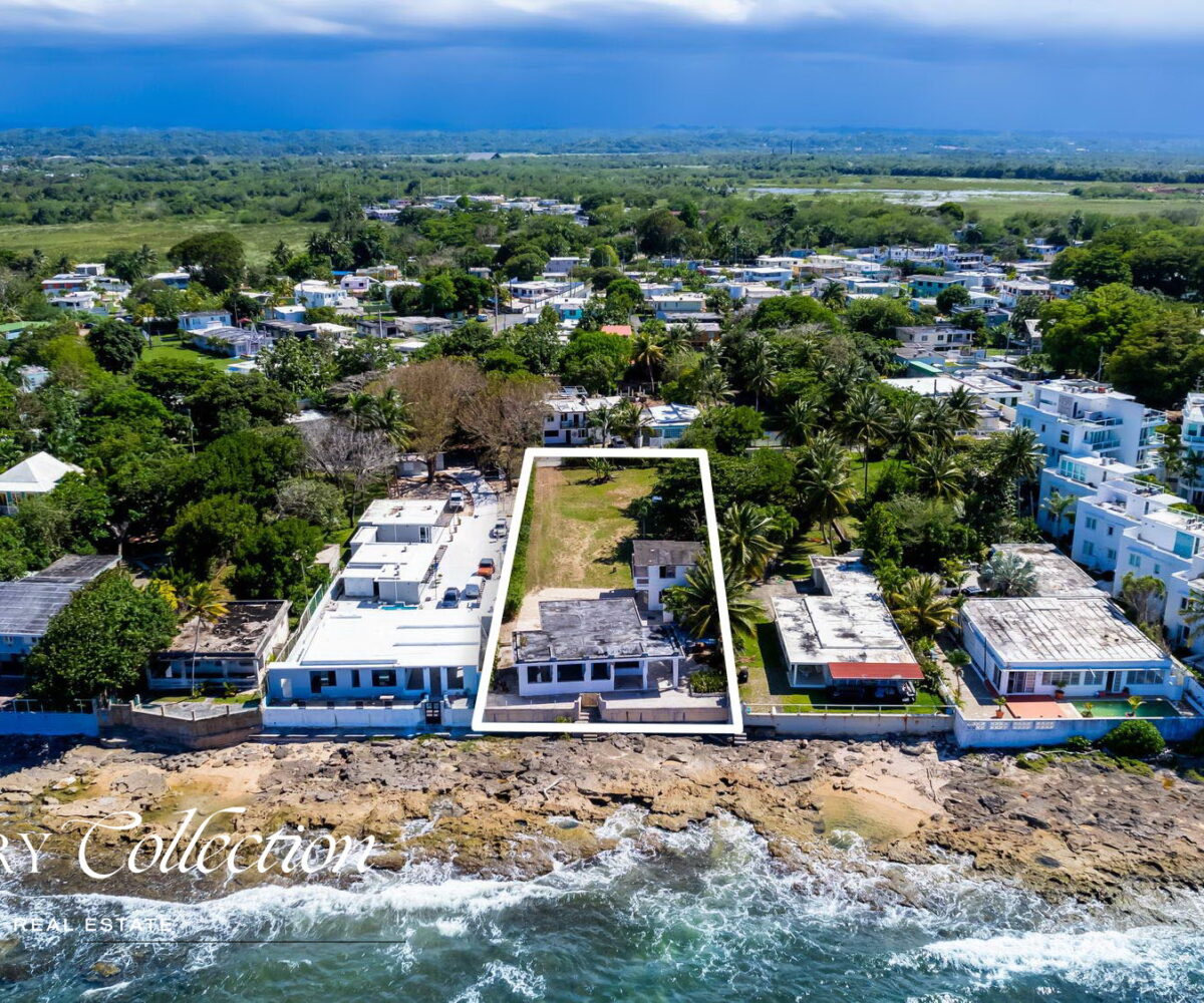 CERRO GORDO oceanfront lot for sale, near coveted Dorado area. One of the largest beachfront lots in the sector, with direct access to the water.