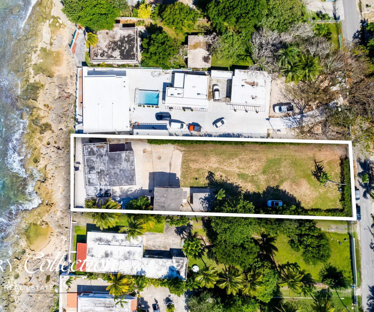 CERRO GORDO oceanfront lot for sale, near coveted Dorado area. One of the largest beachfront lots in the sector, with direct access to the water.