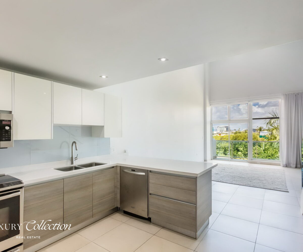 1 bedroom, 2 bathroom residence at Bahia Plaza. 1,088 SF loft double high ceiling home boasts a contemporary, open layout.