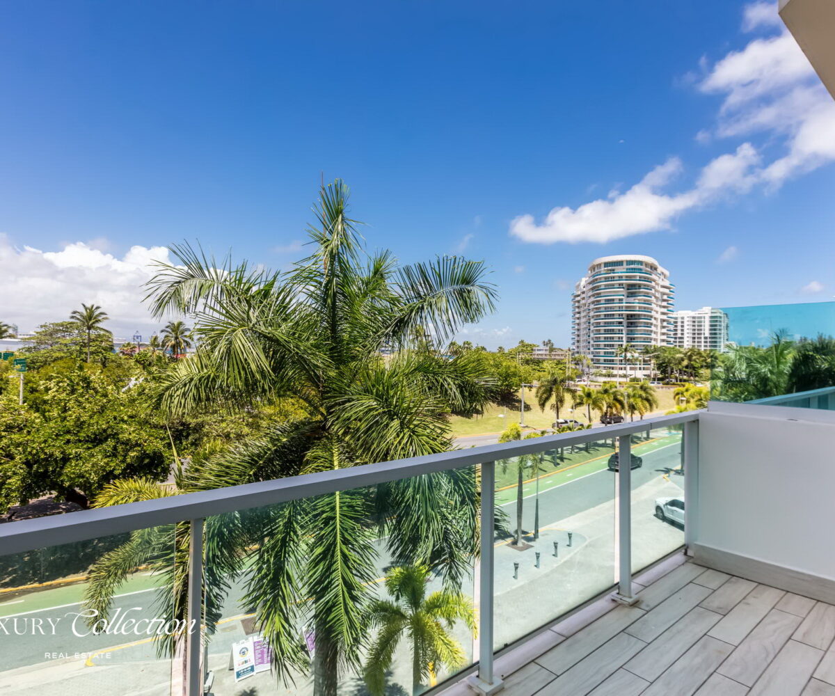 1 bedroom, 2 bathroom residence at Bahia Plaza. 1,088 SF loft double high ceiling home boasts a contemporary, open layout.