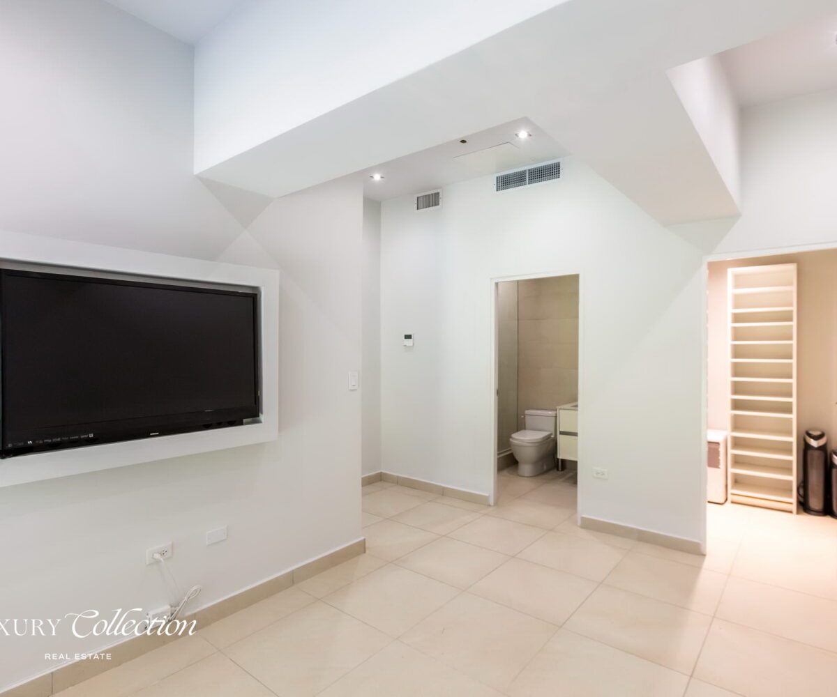 1 bedroom, 2 bathroom residence at Bahia Plaza. 1,088 SF loft double high ceiling home boasts a contemporary, open layout.