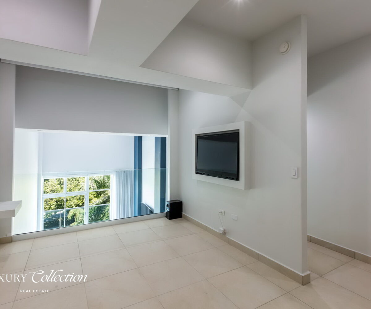 1 bedroom, 2 bathroom residence at Bahia Plaza. 1,088 SF loft double high ceiling home boasts a contemporary, open layout.