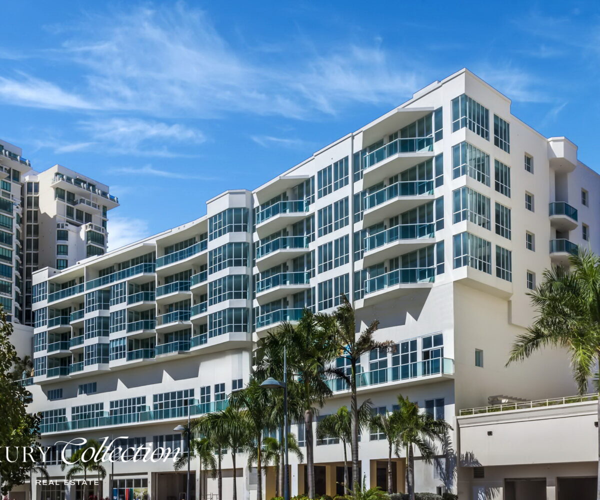 1 bedroom, 2 bathroom residence at Bahia Plaza. 1,088 SF loft double high ceiling home boasts a contemporary, open layout.