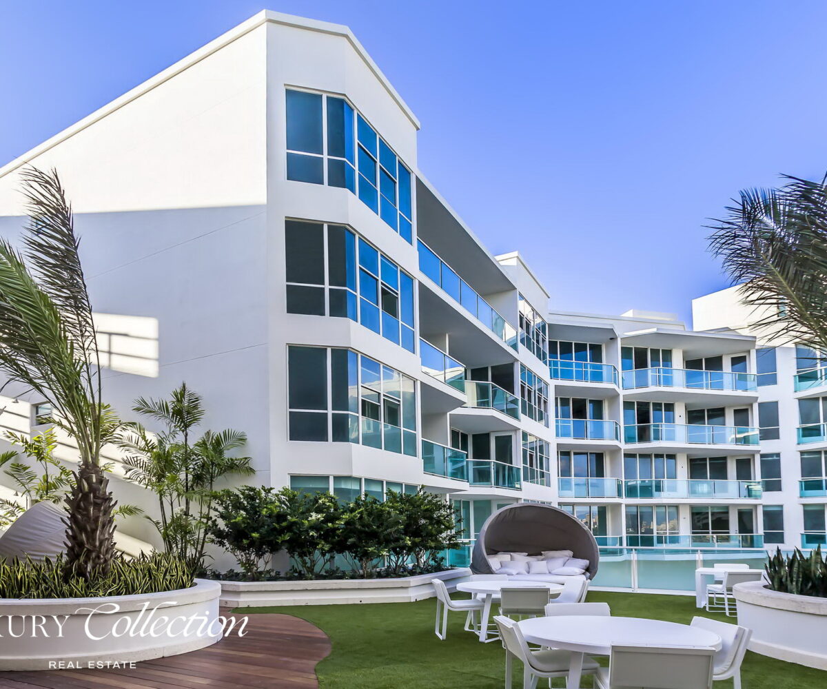 1 bedroom, 2 bathroom residence at Bahia Plaza. 1,088 SF loft double high ceiling home boasts a contemporary, open layout.