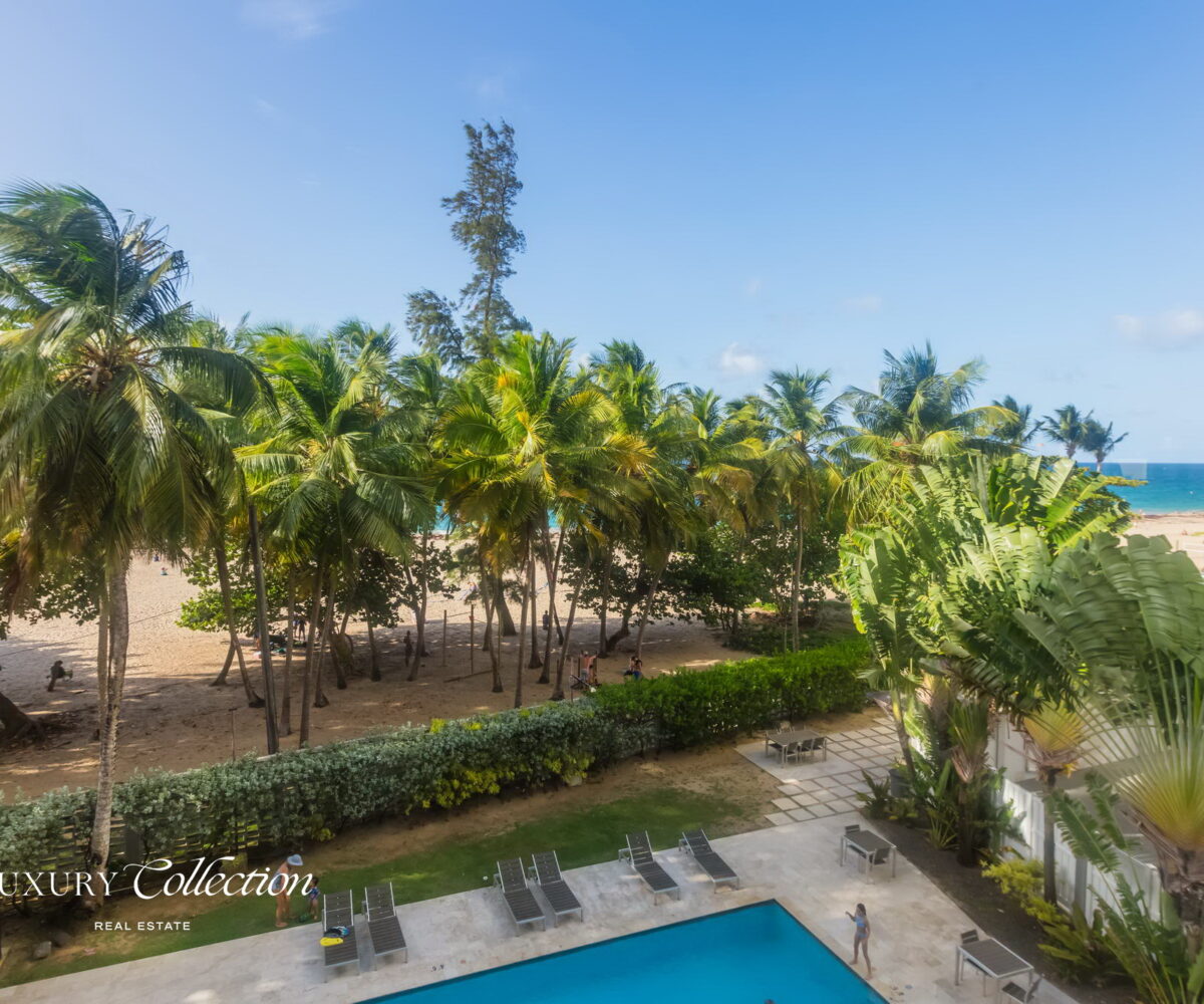 Beachfront apartment located in the Ocean Park area. This bright residence offers 2 bedrooms (convertible to 3) and 2 full bathrooms.