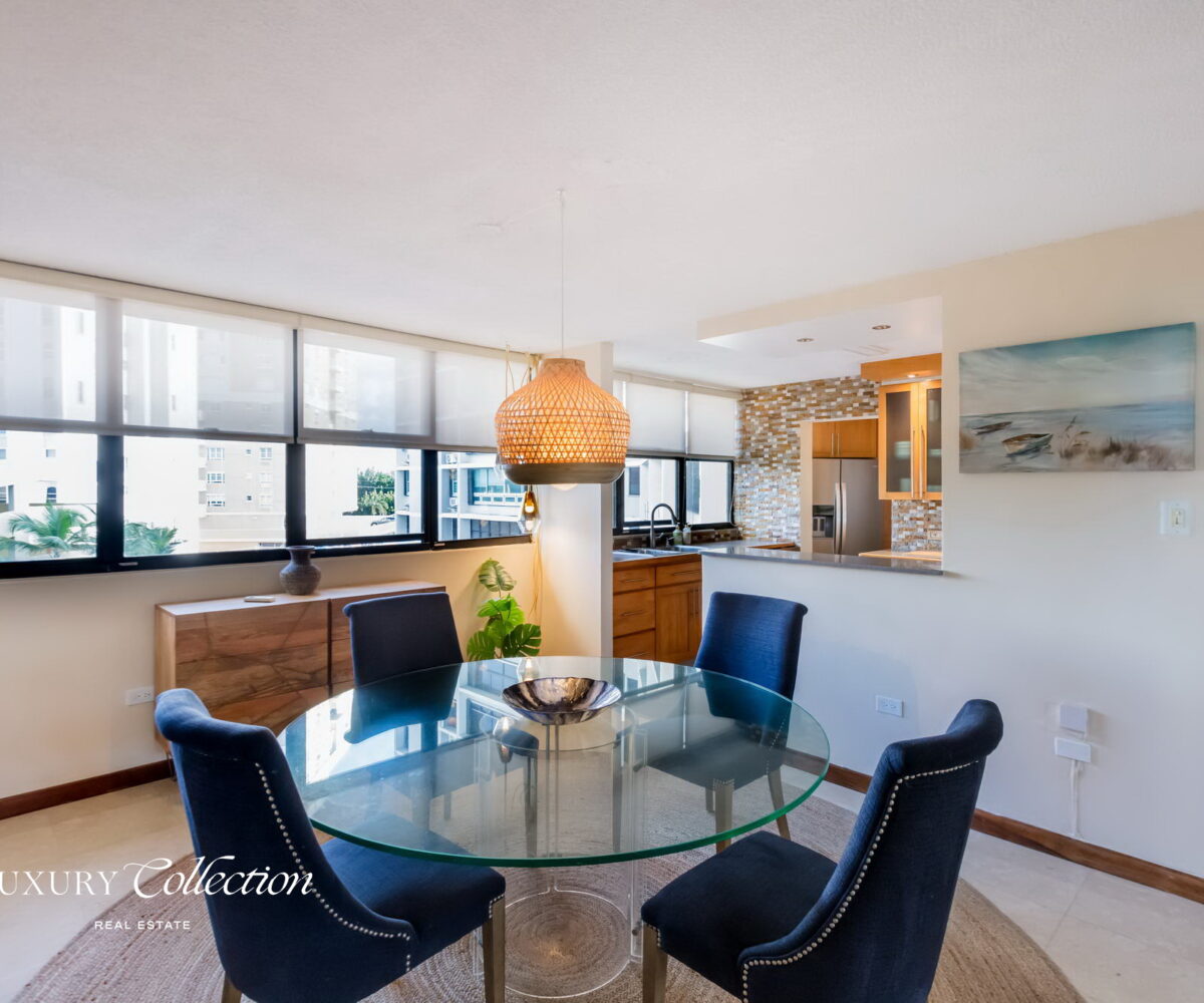 Beachfront apartment located in the Ocean Park area. This bright residence offers 2 bedrooms (convertible to 3) and 2 full bathrooms.