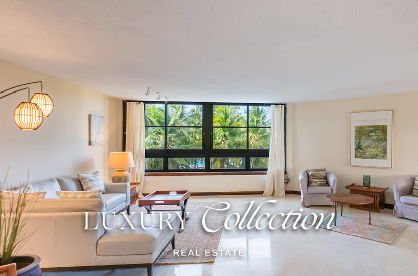 Beachfront apartment located in the Ocean Park area. This bright residence offers 2 bedrooms (convertible to 3) and 2 full bathrooms.