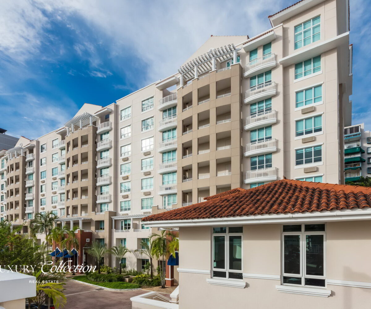 Casa Magna San Patricio Guaynabo, 2,349 sq. ft. residence with 3 bedrooms, 2 full bathrooms, a powder room and 2 parking spaces.