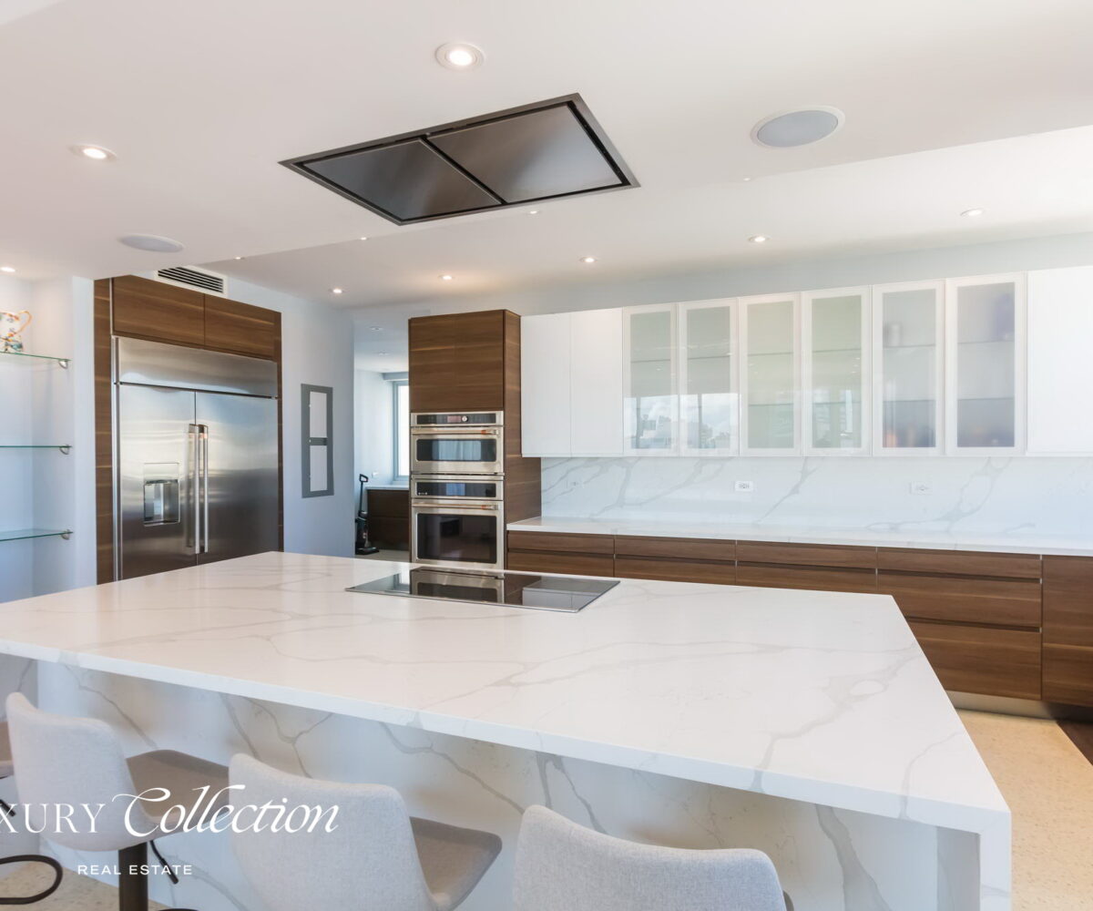 Penthouse in the Heart of Condado. 5 Beds, 4 Baths 4 Parkings, fully renovated, private terrace with sweeping ocean and city views. in Condado, Puerto Rico.