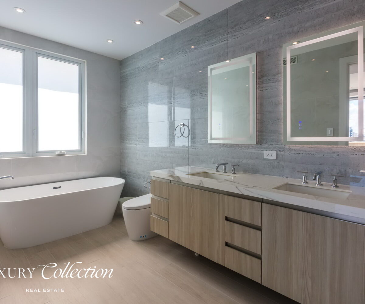 Penthouse in the Heart of Condado. 5 Beds, 4 Baths 4 Parkings, fully renovated, private terrace with sweeping ocean and city views. in Condado, Puerto Rico.