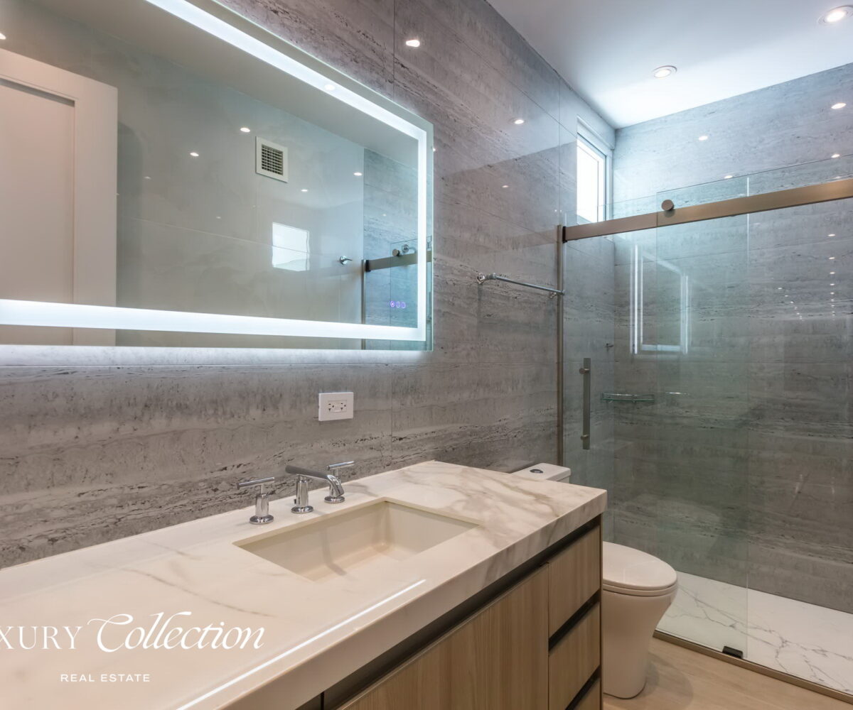 Penthouse in the Heart of Condado. 5 Beds, 4 Baths 4 Parkings, fully renovated, private terrace with sweeping ocean and city views. in Condado, Puerto Rico.